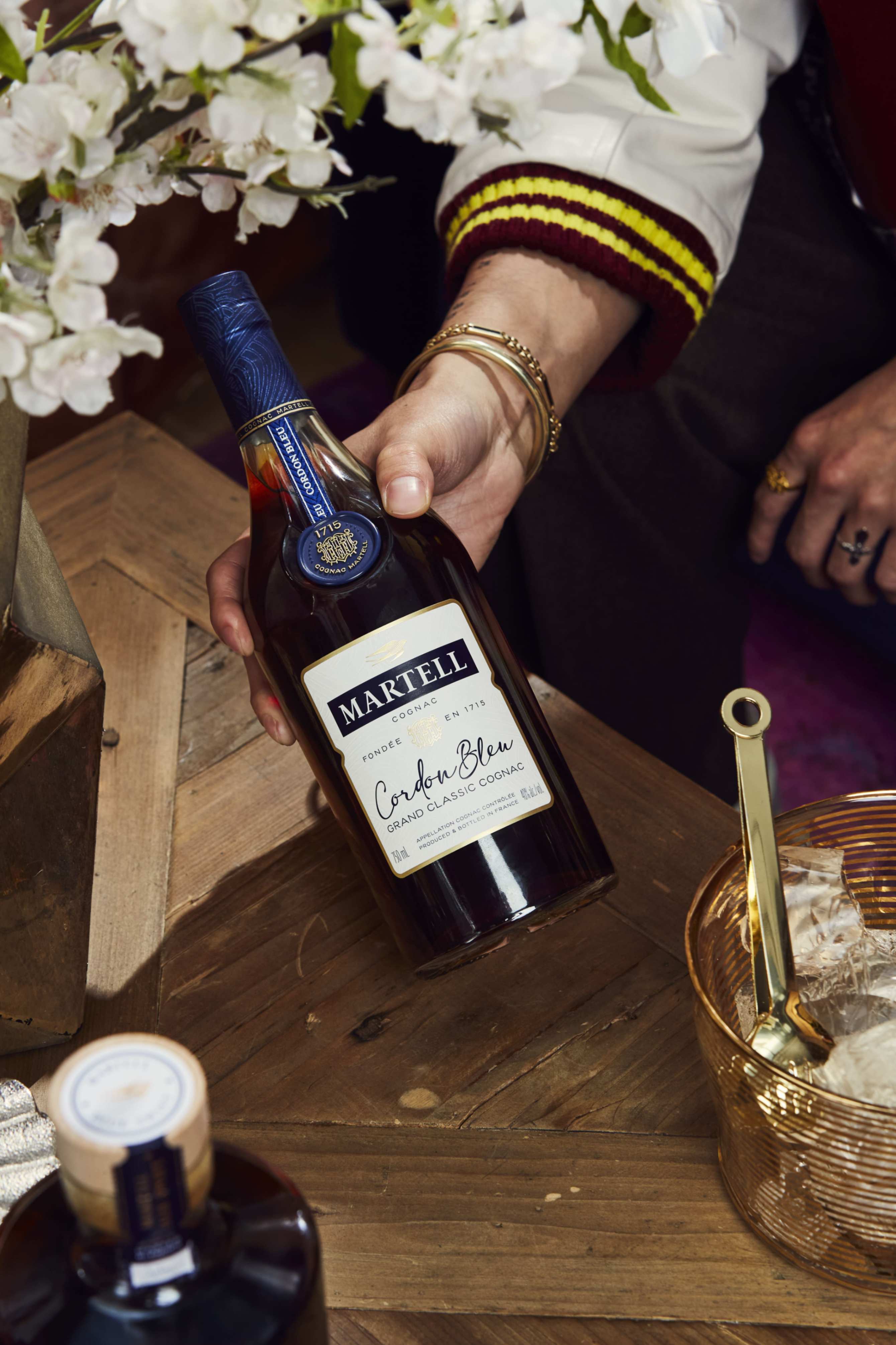 J*y様 MARTELL Cordon Bleu 700ml 40% sequence_0004-700x700.png